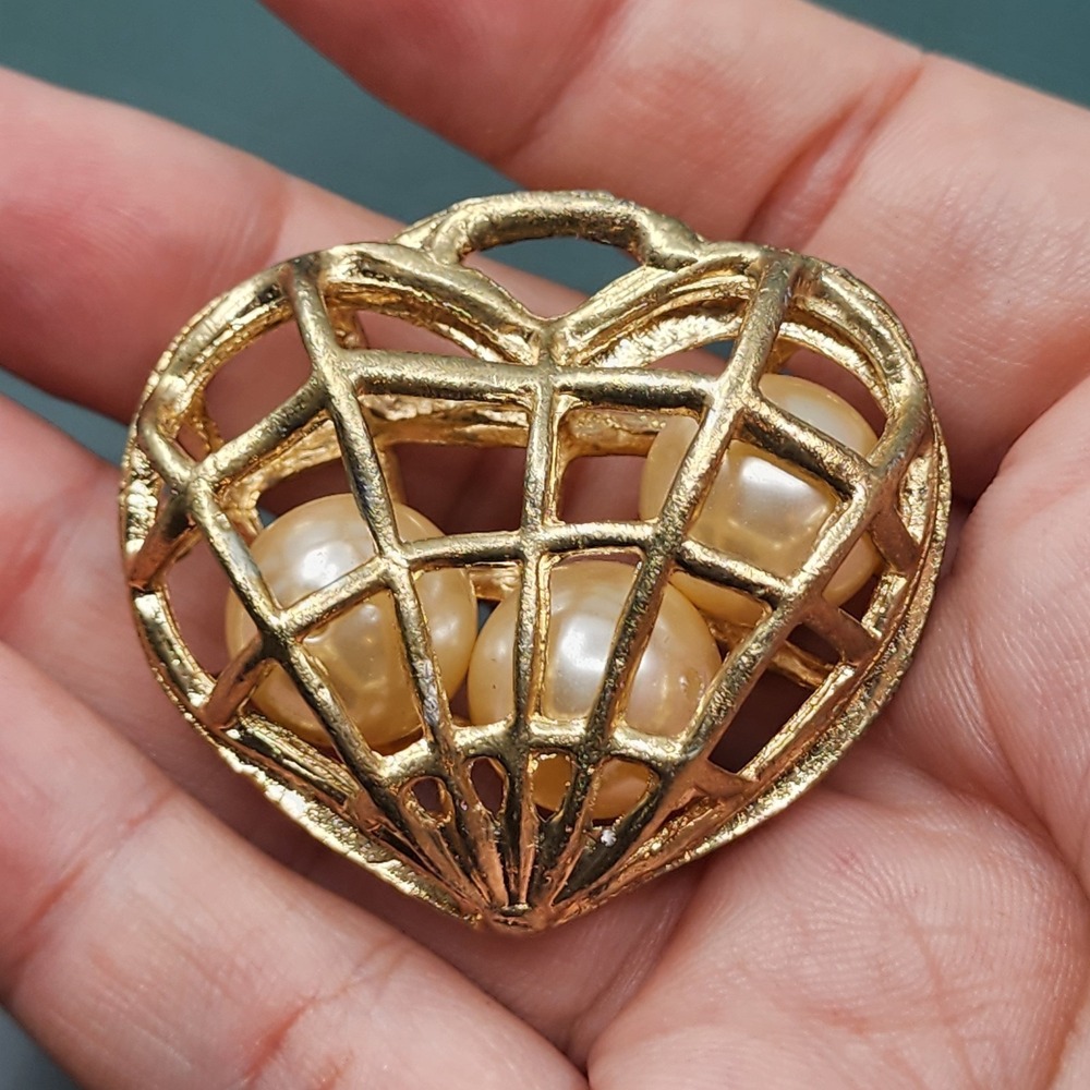 Gold Tone Heart Brooch Faux Pearl Openwork Statement Romantic Pearl Cluster Pin